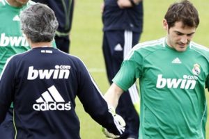 Casillas'tan Mourinho'ya zeytin dalı!