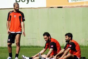 Adanaspor A2 takımla hazırlık ma&ccedil;ı yaptı