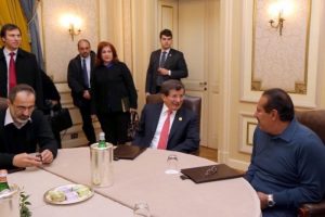Davutoğlu, Hatib ve Katar Başbakanı ile g&ouml;r&uuml;şt&uuml;