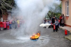 K&ouml;y okulunda yangın tatbikatı