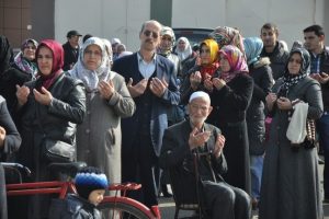 Umre yolcuları dualarla uğurlandı