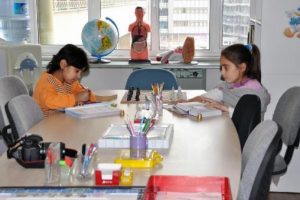 Hastanede yatan &ccedil;ocuklara askerden oyun salonu