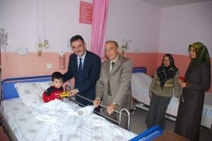 Refik Yılmaz hastaları ziyaret etti
