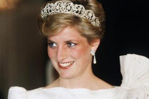 Prenses Diana'nın elbiseleri satılıyor