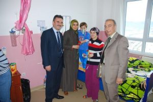 Yılmaz hastaları ziyaret etti