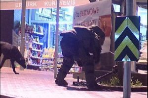 Bomba imha ekibine 'k&ouml;pek' engeli