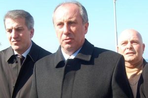 'Başbakan memleketin geleceğini konuşsun'