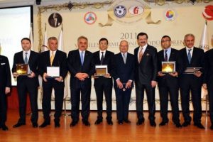 İzmir'in vergi rekortmenleri &ouml;d&uuml;llendirildi