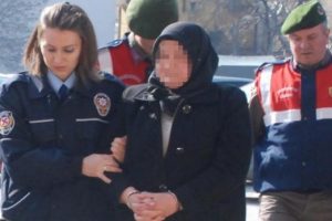 Eşini ve ortağını kiralık katile &ouml;ld&uuml;rtt&uuml;