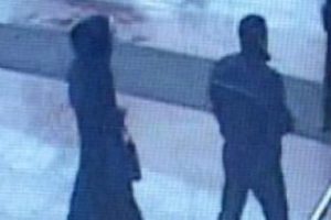 Emniyete kadın kıyafetiyle girdi, erkek &ccedil;ıktı