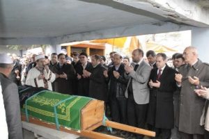 AK Parti y&ouml;neticisi avukat, beyin kanamasından &ouml;ld&uuml;