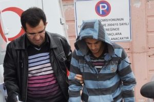 Hem trafik canavarı, hem uyuşturucu ka&ccedil;akcısı