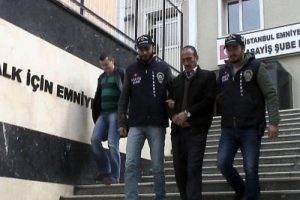 Sadece 5 lira i&ccedil;in arkadaşını &ouml;ld&uuml;rd&uuml;