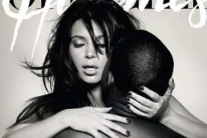Kim Kardashian ve sevgilisinden cesur kareler