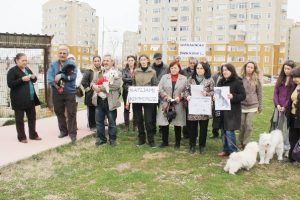 Zehirli etten &ouml;len k&ouml;peği i&ccedil;in eylem yaptı