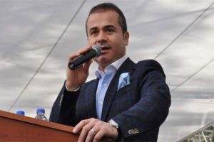 Karakoldan &ccedil;ıkardı babasını aradı