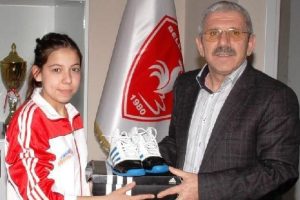 Şampiyonluk primi bir &ccedil;ift ayakkabı