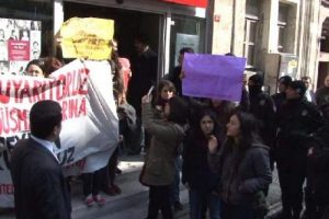 Aile ve Sosyal Politikalar İL M&uuml;d&uuml;rl&uuml;ğ&uuml; binasında arbede