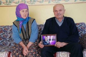 Oğullarına kavuşacakları g&uuml;n&uuml;n hayalini kuruyorlar