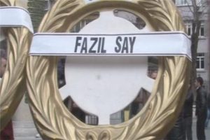 Fazıl say'dan M&uuml;sl&uuml;m G&uuml;rses'e &ccedil;elenk