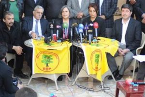 Barzani'den BDP heyetine u&ccedil;ak jesti