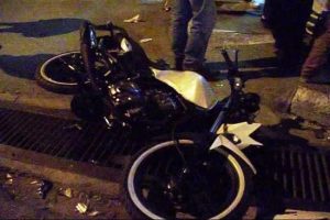 Panelvan ile motosiklet &ccedil;arpıştı: 2 yaralı