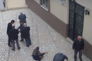 Dilenciler camilerin &ouml;n&uuml;n&uuml; mesken tuttu