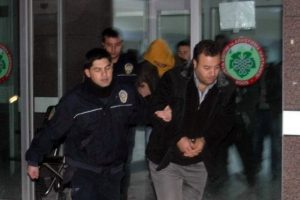 Sa&ccedil; kesen "b&ouml;cekli" &ccedil;ete &ccedil;&ouml;kertildi