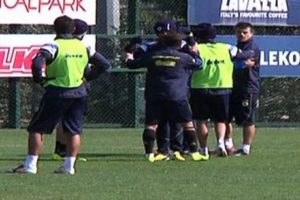 Fenerbah&ccedil;e idmanında kavga &ccedil;ıktı!