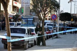 Ağa&ccedil; dalındaki poşet bomba korkusu yaşattı