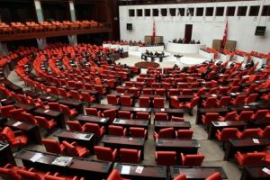 CHP'nin "1 Mart Tezkeresi" &ouml;nergesine ret
