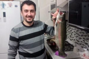Torul barajında 4 kiloluk somon