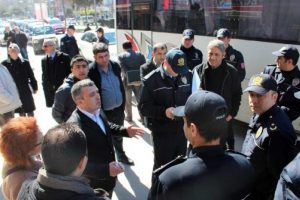 Belediye 'ruhsatsız' diye &ouml;grenci yurtlarını kapatmaya başladı