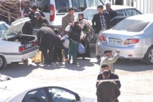 &Ccedil;atışmadan ka&ccedil;an Suriyeliler Ak&ccedil;akale sınırında