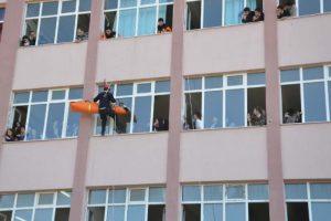 Lisede nefes kesen yangın tatbikatı