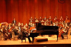 Senfoni orkestrası konserine 'Aman Adanalı' arası