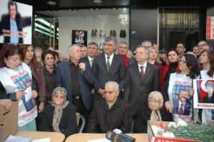 Mustafa Balbay i&ccedil;in beyaz g&uuml;vercin u&ccedil;urdular