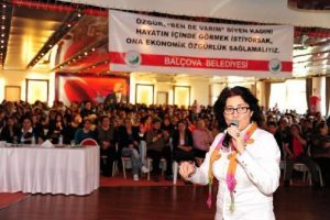 Kadınlar G&uuml;n&uuml; s&ouml;yleşisinde konuşma gerginliği