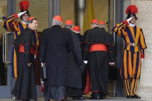 Papa se&ccedil;imi i&ccedil;in anlaşma sağlanamadı
