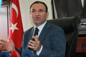 Bozdağ: Camiye Atat&uuml;rk portresi asılmaz