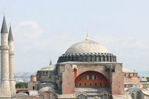 "Cami yapmak yerine Ayasofya'yı a&ccedil;abiliriz"