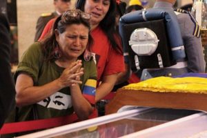 Chavez'in naaşı ziyarete a&ccedil;ıldı
