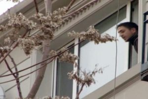 Polis saldırganı vurarak rehineleri kurtardı