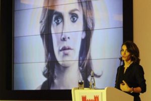 'Kadına y&ouml;nelik şiddet davalarında Bakanlık olarak tarafız'