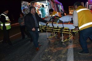 Yolcu otob&uuml;s&uuml; kaza yaptı: 25 yaralı