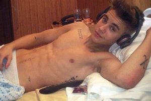 Justin Bieber konserde bayıldı, hastaneye kaldırıldı