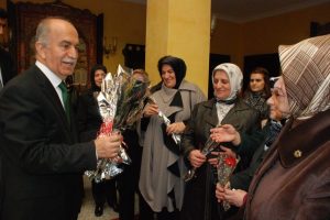 Vali Harput'tan karanfilli kutlama