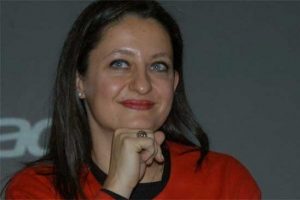 Şafak Pavey, Esma Esad ile g&ouml;r&uuml;şt&uuml;