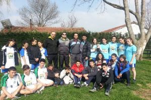 Gemlik Kız Meslek Lisesi kros&ccedil;uları &uuml;&ccedil;&uuml;nc&uuml; oldu