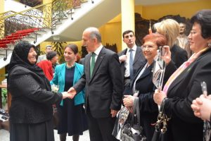 8 Mart'ın g&ouml;zdesi Ayşe teyze oldu